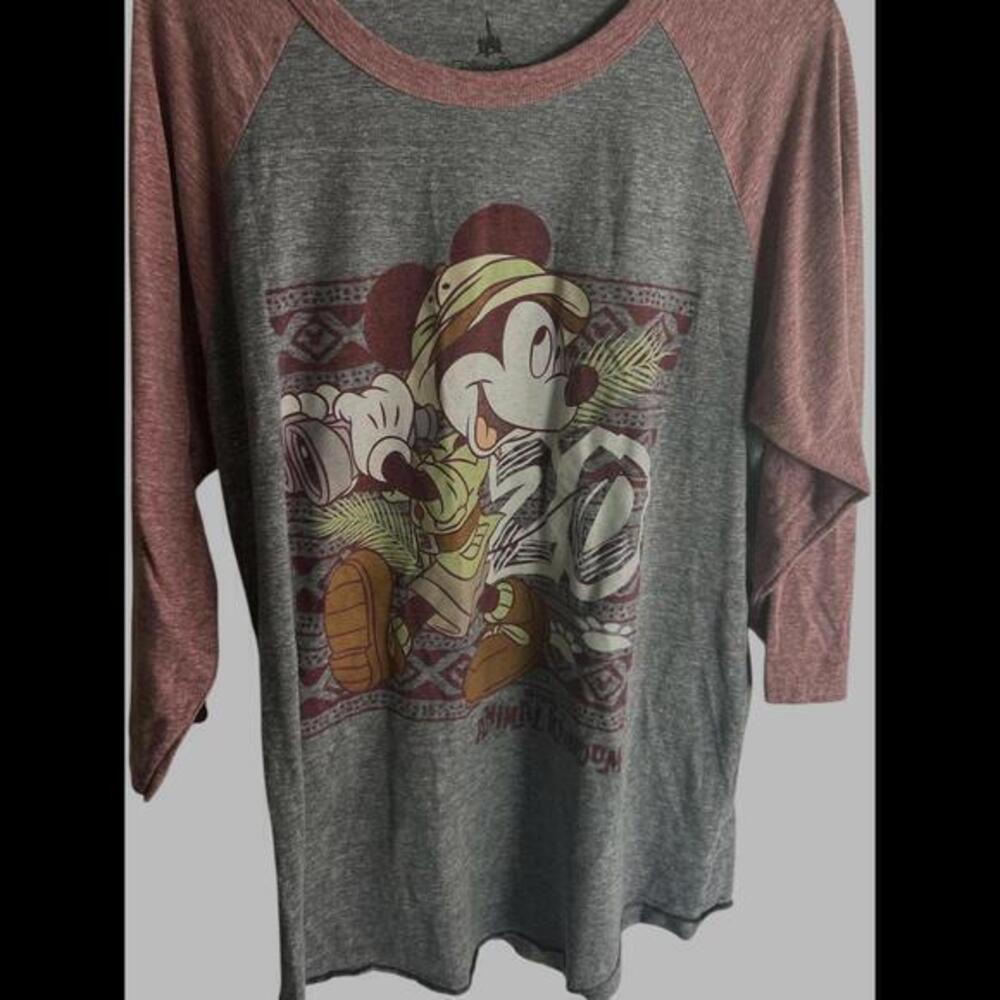 Rare Disney's Animal Kingtom‎ 20TH Anniverscry 3/4 sleeve shirt